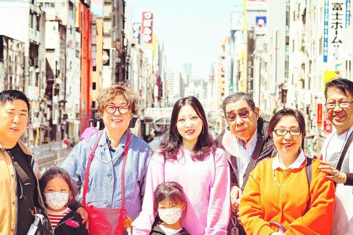 Osaka One-Day Taxi Tour af en Ivy League Guide & Fotograf