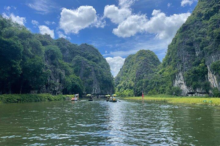 De Hanoï à Ninh Binh Tour d'une journée Points forts : Déjeuner, bateau et vélo