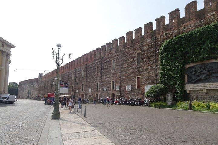 Tour a pie autoguiado por Verona y búsqueda del tesoro