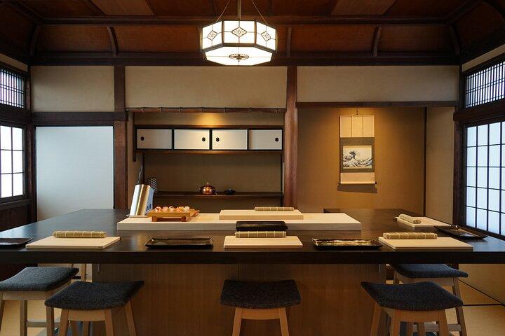 Sushi Making Class in Kyoto musubu