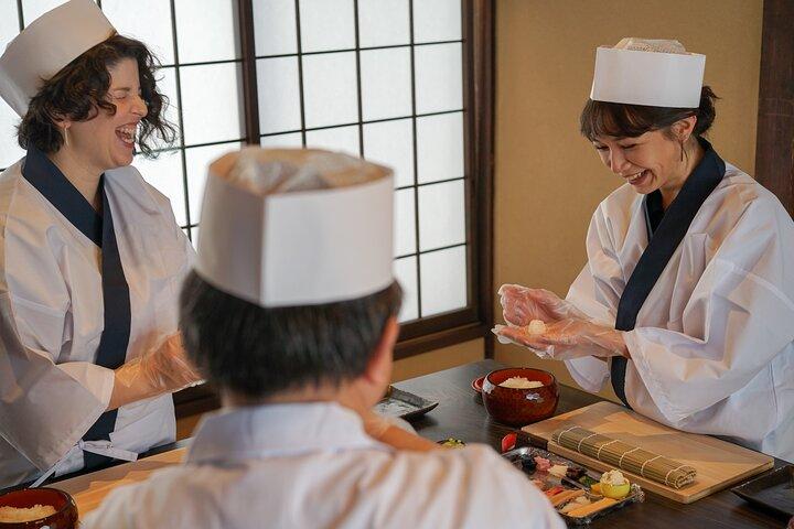 Sushi Making Class in Kyoto musubu