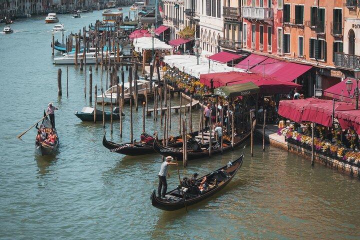 Tour a pie en Venecia y paseo en góndola