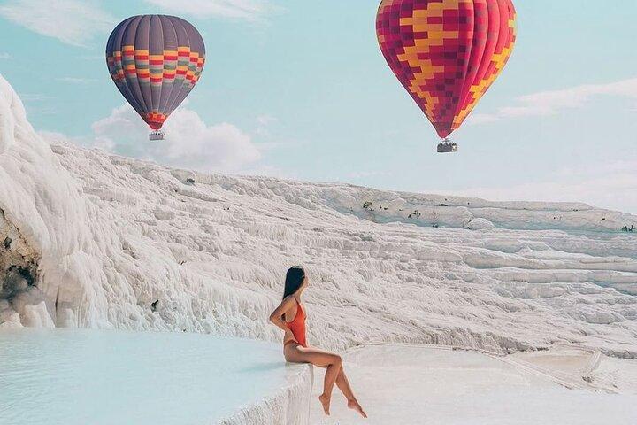 Heißluftballonfahrt mit Mittagessen ab Antalya nach Pamukkale