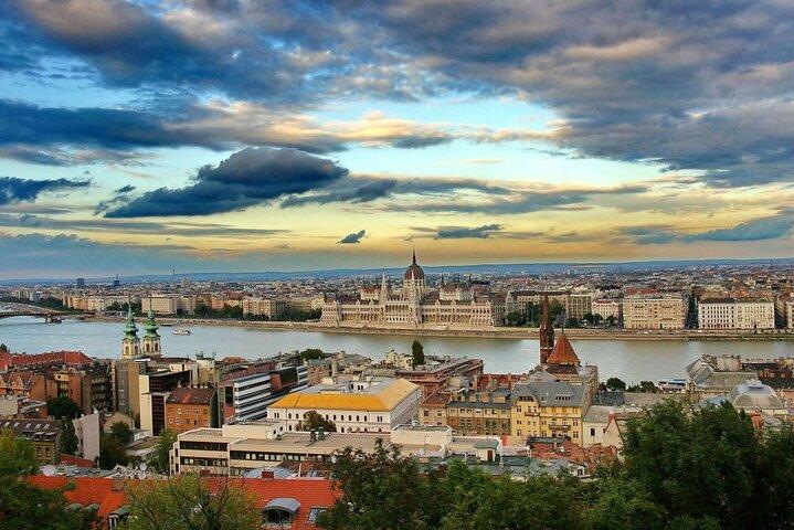 Cruzeiro do Danúbio de Budapeste com audioguia e terraço panorâmico