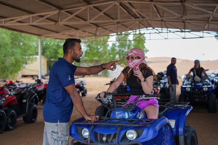 Dubai: Morgendliche Wüstensafari mit Quadfahren und weiteren Aktivitäten