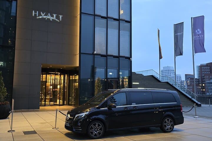 Private transfers from or to Amsterdam (AMS) Airport Schiphol