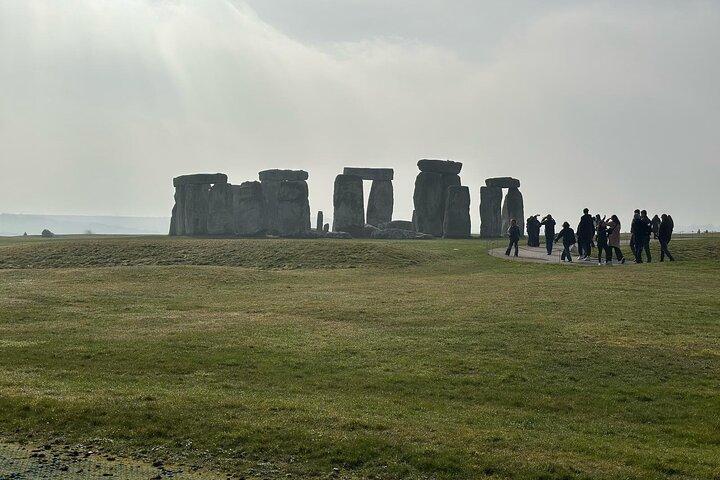 Stonehenge and Bath Private Black Cab Tour with Hotel Pick Up
