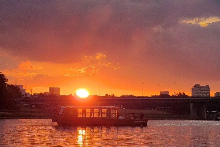 Crucero al atardecer por el río Vístula de Varsovia con bebida de bienvenida