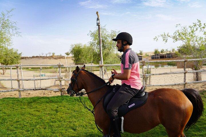 Dubai Al Marmoom Oasis Esperienza a cavallo con snack