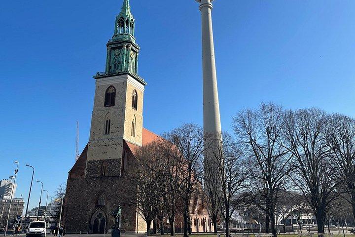 Berlin Food Tour with Full Meal & Drinks by Do Eat Better
