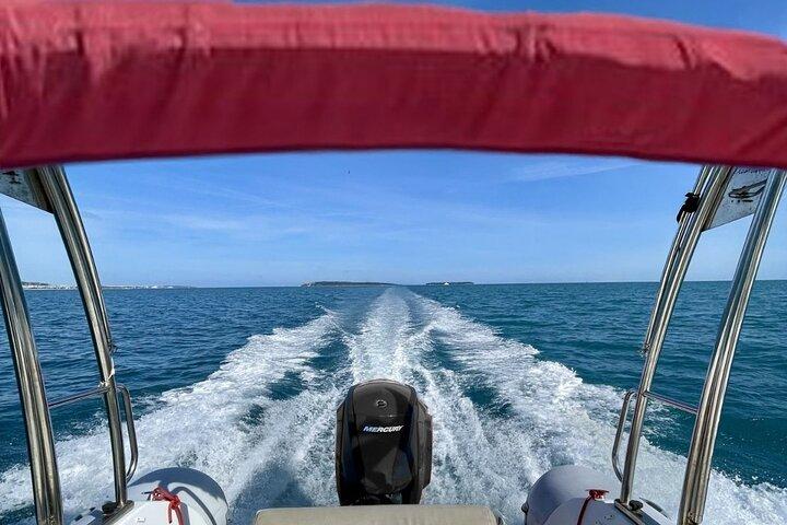 Excursión en embarcación auxiliar desde Marina Piccola Cagliari con aperitivo