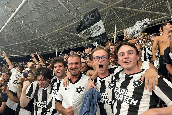 Río de Janeiro : Únete a un partido de fútbol de Botafogo con transporte