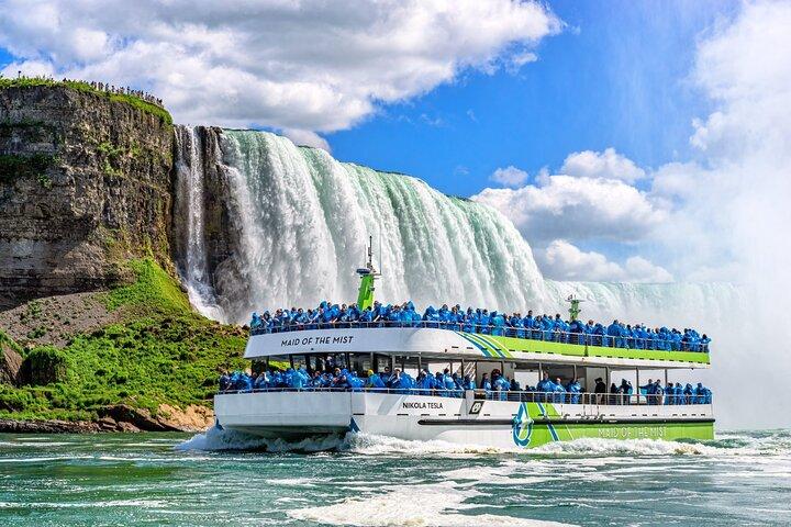 Niagara Falls Evening Illumination Tour com passeio de barco e caverna