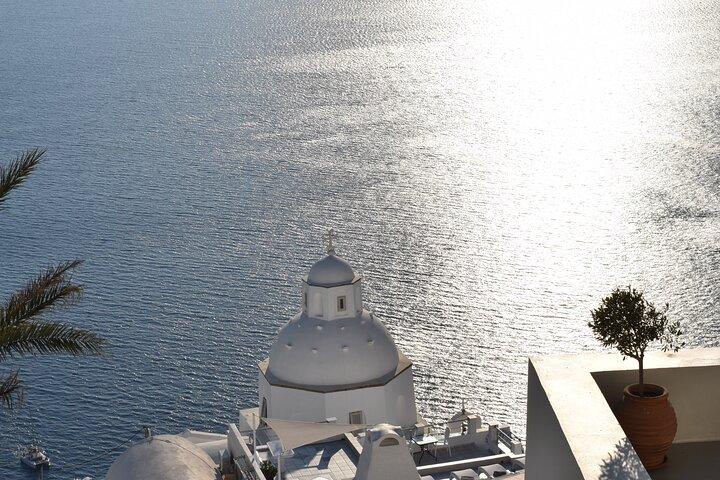 Private Custom Land Tour em Santorini com um local