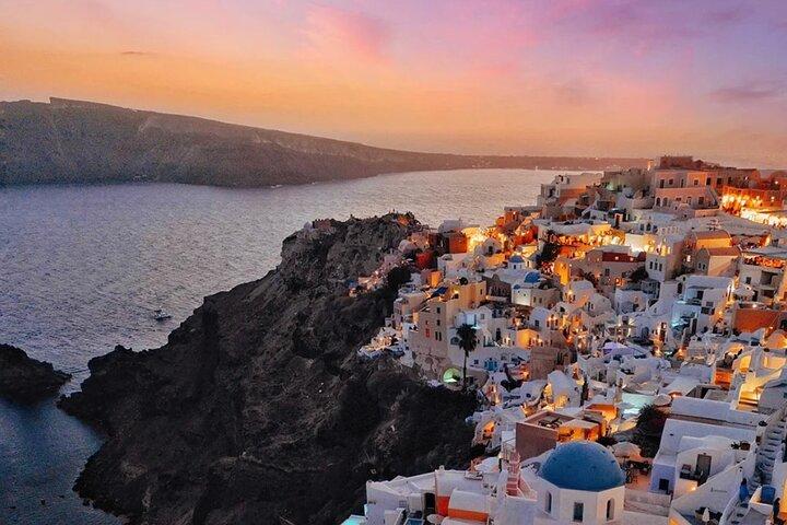 Private Custom Land Tour em Santorini com um local