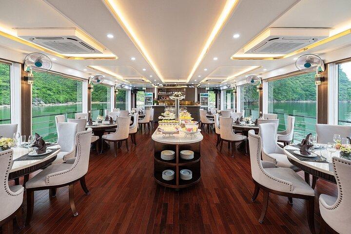 Från Hanoi: Skäm bort dig med en lyxig Halong Bay-kryssning och bufféfest