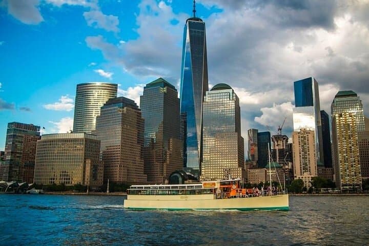 Statue of Liberty and New York City Skyline Sightseeing Cruise