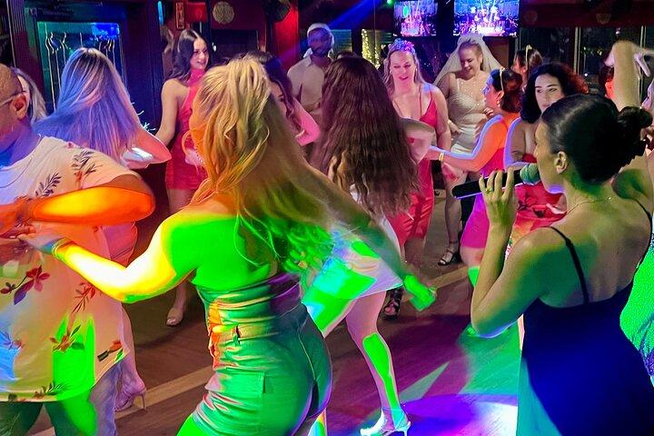 Miami : Bachelorette Salsa Night with Lessons, Mojitos & Nightclub（マイアミ：バチェロレッテ・サルサ・ナイト・ウィズ・レッスンズ、モヒートス＆ナイトクラブ）
