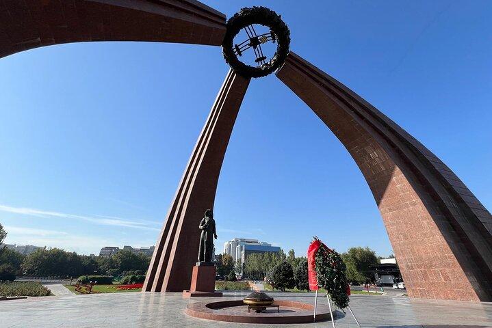 都市と山々： ビシュケク・ツアー・アラ・アルカ国立公園