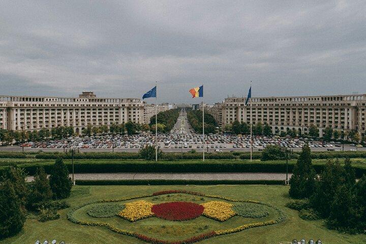 Visita autoguiada de Bucarest desde el dictador hasta Drácula
