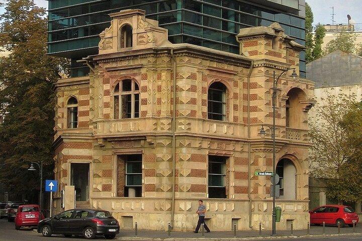 Visita autoguiada de Bucarest desde el dictador hasta Drácula