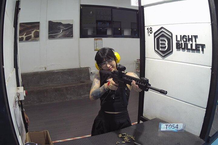 Light Bullet Indoor Shooting Range Experience de Pattaya