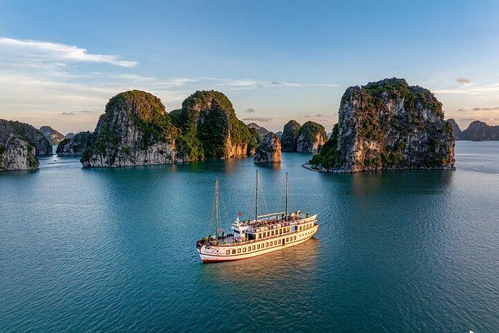 Hanoi: Treasure Junk Cruise Udforsk det skjulte i Bai Tu Long Bay