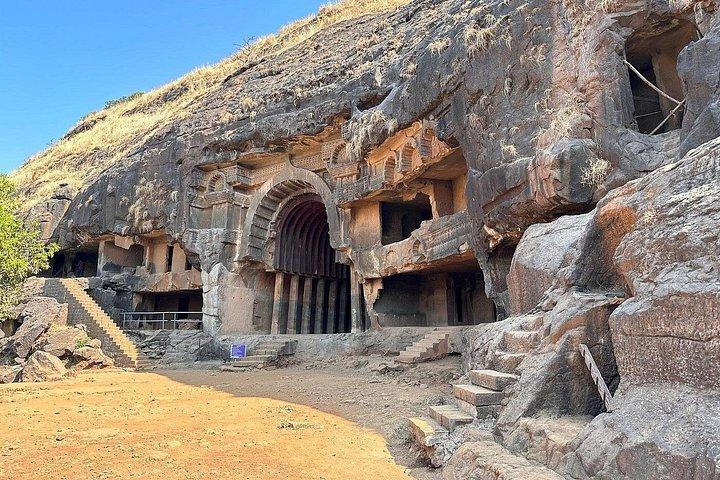 ムンバイからロナバラの遺産とヒルステーションアドベンチャーツアー