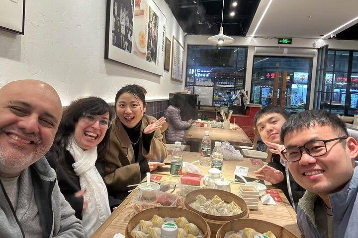 Tour gastronomico autentico di Shanghai con Chi Gua Va
