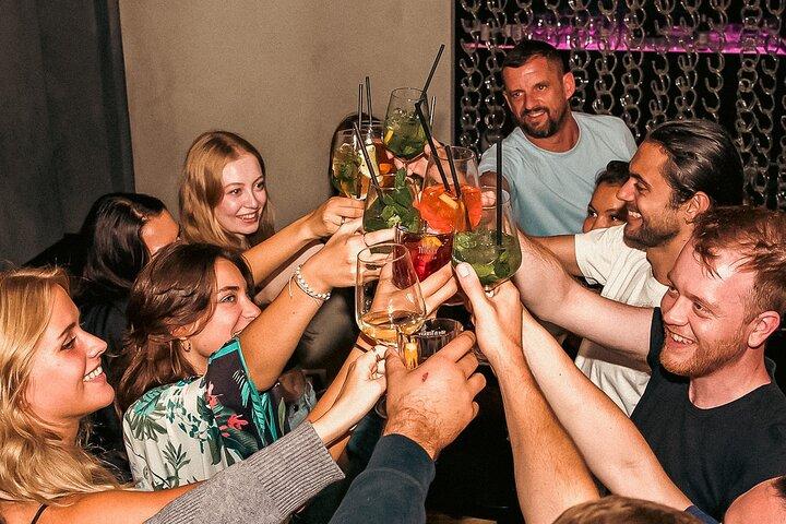 カクテルとナイトライフで巡るフローレンス・ダークヒストリー・バー・クロールツアー