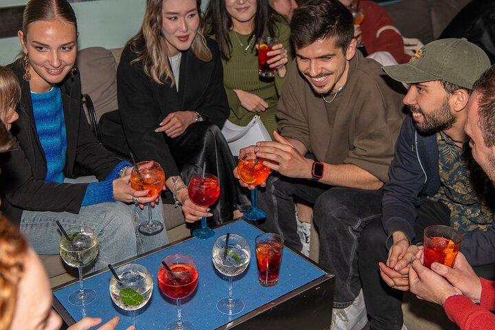 カクテルとナイトライフで巡るフローレンス・ダークヒストリー・バー・クロールツアー