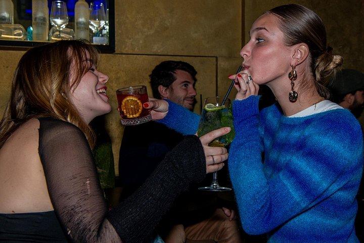 カクテルとナイトライフで巡るフローレンス・ダークヒストリー・バー・クロールツアー