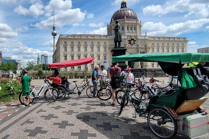 Op til 12 pers. Private E-cykler & cykler & scootere og 1 Rickshaw
