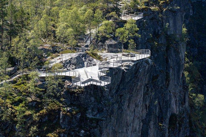 Bergen : フェーリングスフォッセンのパワー – 私たちの最も象徴的な滝