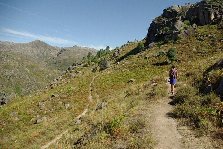 Tour privato a piedi di 7 lagune a Gerês da Porto, con nuoto