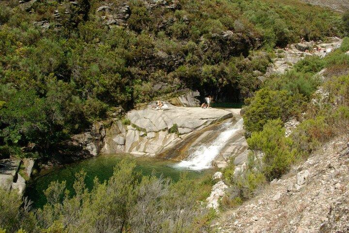 Tour privato a piedi di 7 lagune a Gerês da Porto, con nuoto