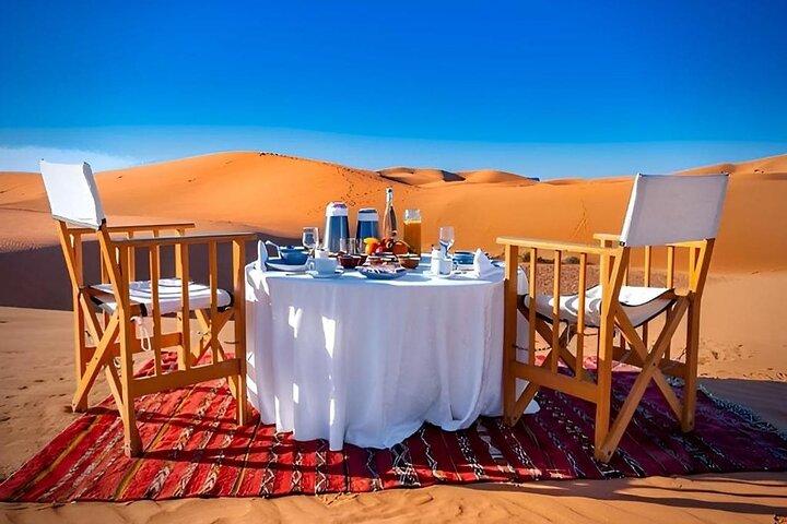 1 noche de senderismo en camello por el desierto en Merzouga