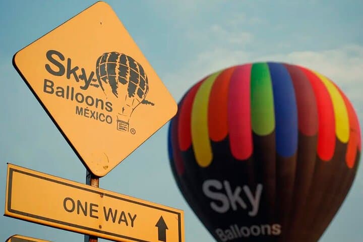 Balloon adventure: transfer+breakfast in the cave+guided pyramids