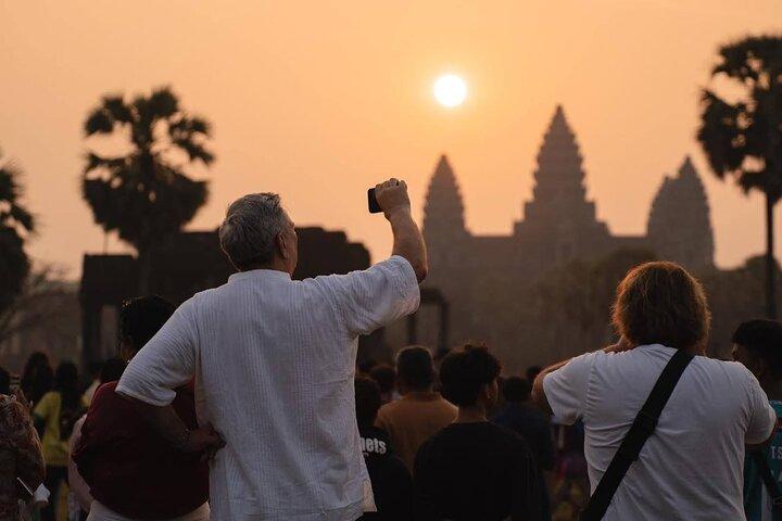 Tour del tempio di Angkor Wat Alba o tramonto con Guida turistica