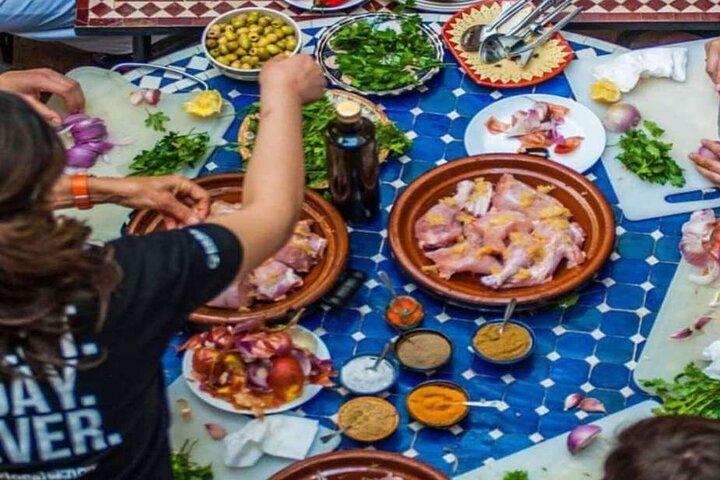 Fez Kochkurs bei einem traditionellen Riad mit Marktbesuch