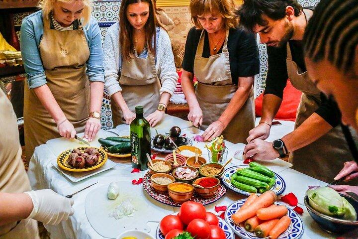 Fez Kochkurs bei einem traditionellen Riad mit Marktbesuch