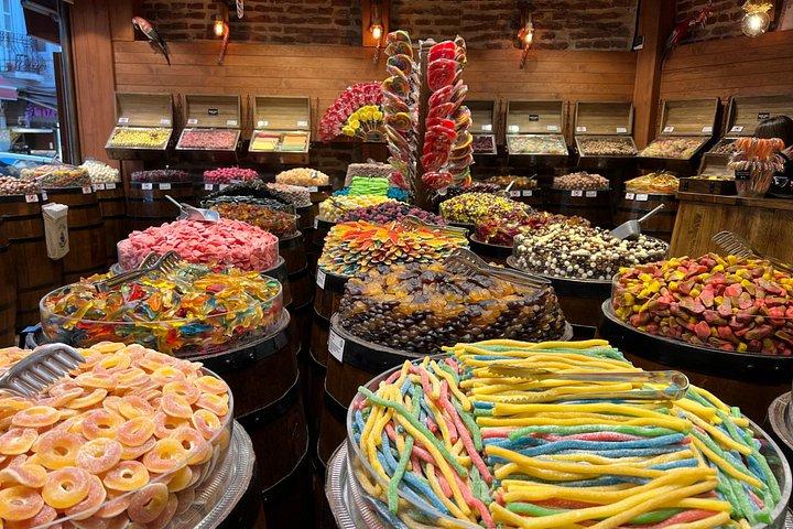 タクシムからガラタへ: イスタンブールの味、物語、精神