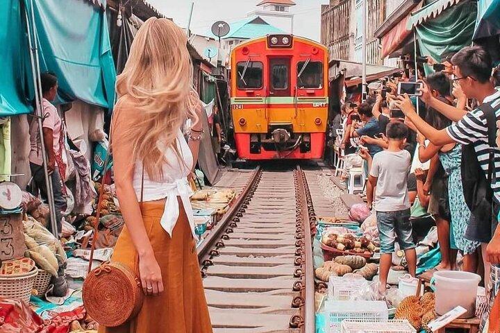 Excursión de un día al Gran Palacio de Bangkok, el mercado flotante y el mercado de Maeklong