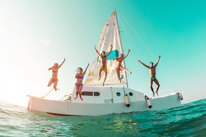 Isla Mujeres Catamarán Snorkeling, Beach Club Almuerzo y barra libre