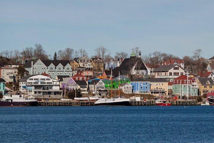 Halifax: Lunenburg, Mahone Bay & Peggy’s Cove by Private Car