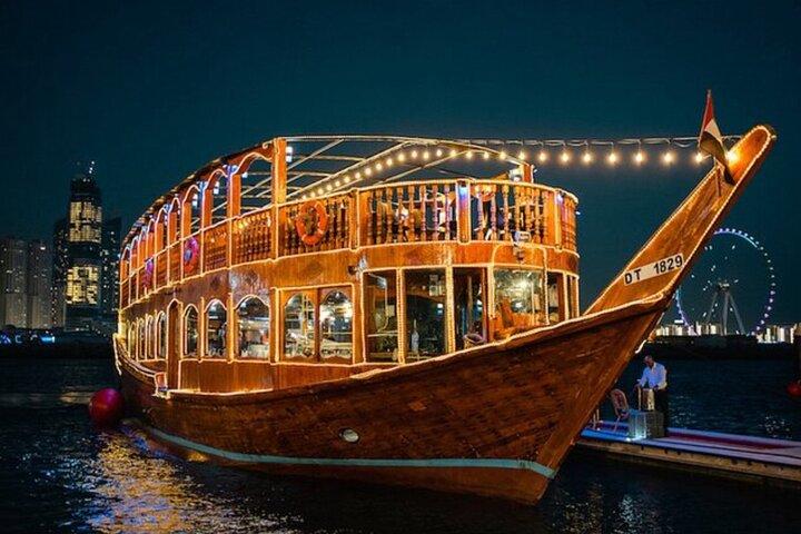 Luz da Lua no Golfo A Doha Dhow Cruise Adventure