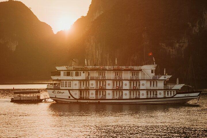 Boutique-Kreuzfahrt 2 Tage 1 Nacht Halong Bay Tour von Hanoi