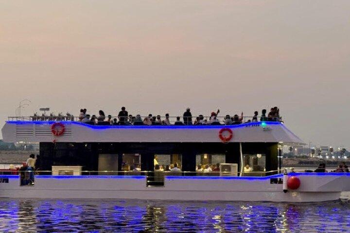 2 Hours Cruise from Al Jaddaf to Burj Khalifa and Water Canal