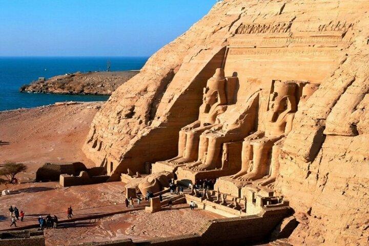 アスワンまたはルクソールからのアブ・シンベル日帰り旅行