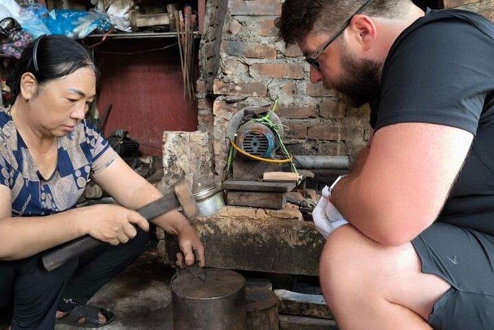 Hanoi knivtillverkning traditionell workshop
